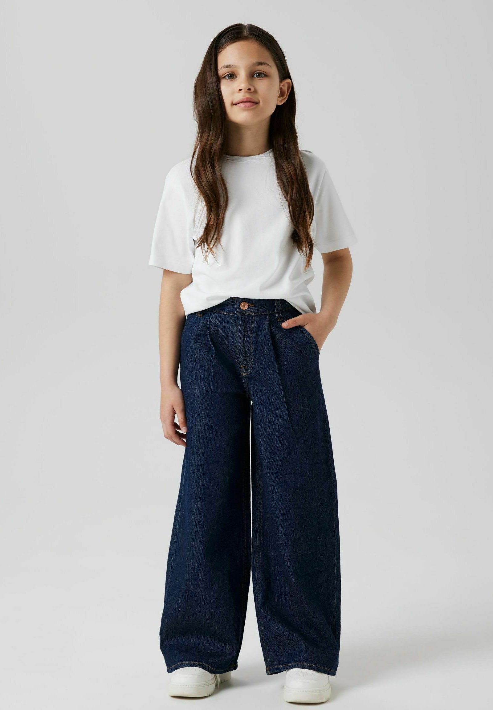 Pantalone jeans da bambina in denim blu a gamba larga