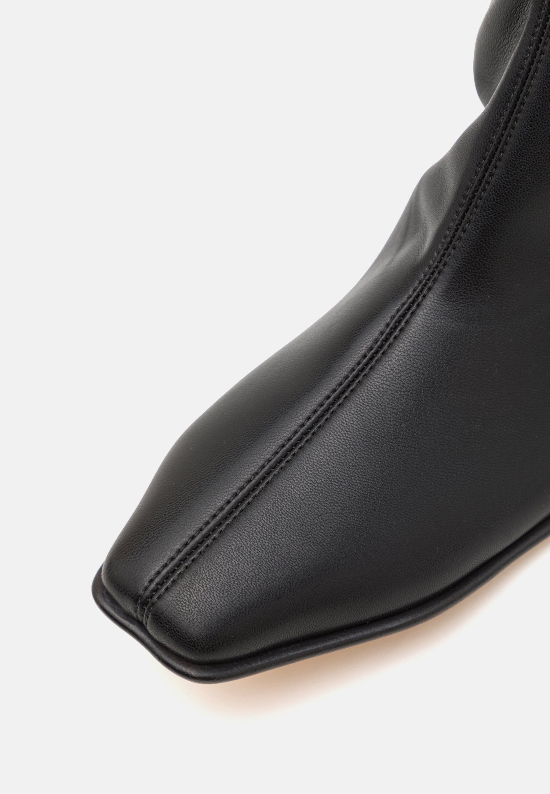 【関税＆送料込み】Mm6 Maison Margiela Black Leather Boots MM6 Maison Margiela stitch-out Leather Ankle Boots | Black
