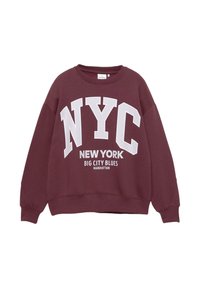 Felpa bordeaux con testo bianco "NYC", "NEW YORK" e "BIG CITY BLUES MANHATTAN" in un carattere moderno. Presenta un collo rotondo e orlo a costine.