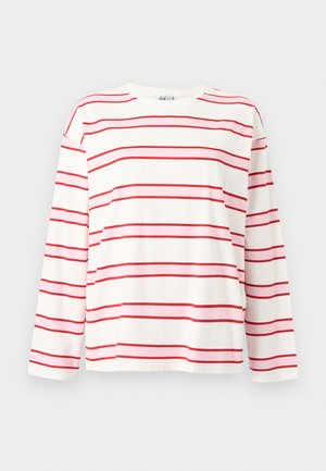 Camiseta de manga larga en algodón blanco con rayas horizontales en rojo y rosa. Escote redondo y ajuste relajado con costuras de hombro caídas.