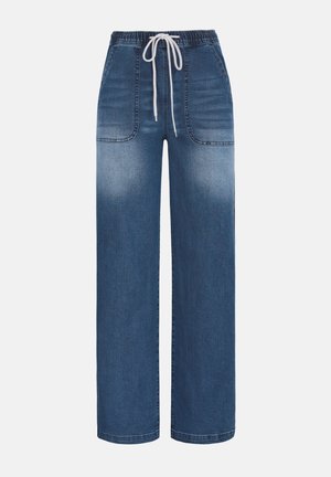 Pantalon large en denim bleu avec taille élastique et cordon de serrage blanc, doté de poches plaquées avant et d'un effet délavé.
