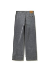 Grijze denim broek met een rechtbeen ontwerp, omgeslagen manchetten, leren label op de achterkant en één achterzak.