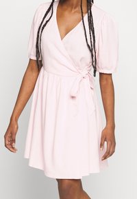 Vero Moda Petite Vapaa-ajan mekko - pink