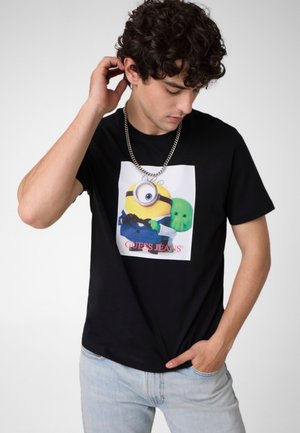 Guess, GJ X MINIONS BEDRUCKTES T-SHIRT - Majica kratkih rukava s printom - schwarz