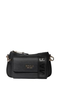 Schwarze Schultertasche aus Kunstleder mit strukturiertem Finish, goldenen Beschlägen, Fronttasche und geprägtem "MARC ELLIS"-Logo. Mit Reißverschluss.