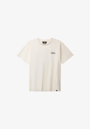 Krótki rękaw t-shirt z bawełny w kolorze ecru, z czarnym nadrukiem logo "CLEAN CUT COPENHAGEN" na lewej piersi. Klasyczny okrągły dekolt.