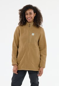 Braune Fleece-Jacke mit hohem Kragen, Frontreißverschluss und aufgesetzter Tasche. Verfügt über zwei Fronttaschen und strukturierten Stoff.