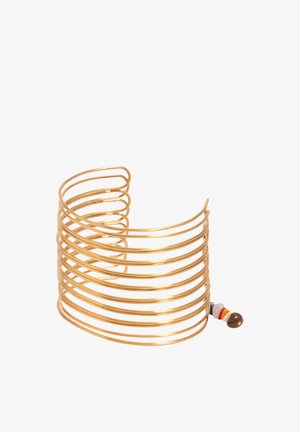 Bracciale rigido multibanda in tonalità oro con piccole perline multicolori su un'estremità, su sfondo bianco.