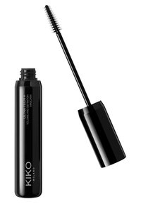 Czarna tubka tuszu do rzęs oznaczona "KIKO ULTRA TECH+" z długą, kolczastą szczoteczką aplikacyjną. Gładka, błyszcząca powierzchnia i zaokrąglona końcówka.