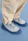 GEL VENTURE 6 UNISEX - Sneaker low - grand shark/piedmont grey
