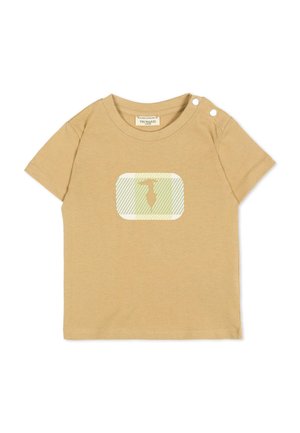 Beige korte mouwen peuter t-shirt met ronde hals, drukknoopjes op de schouders en een rechthoekige abstracte print in groen en beige op de borst.