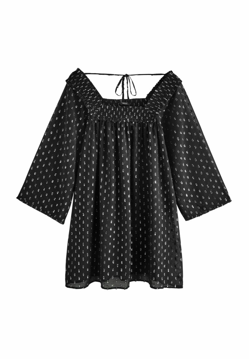 Čierna blúzka s off-the-shoulder výstrihom, smockovaným telom, 3/4 rukávmi a bielym geometrickým vzorom. Viazanie na chrbte. Ľahká tkanina.