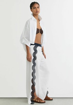 REGULAR FIT - LAUREN BUCKLE-STRAP SLIP-ON - Slip-on sandaler - tan