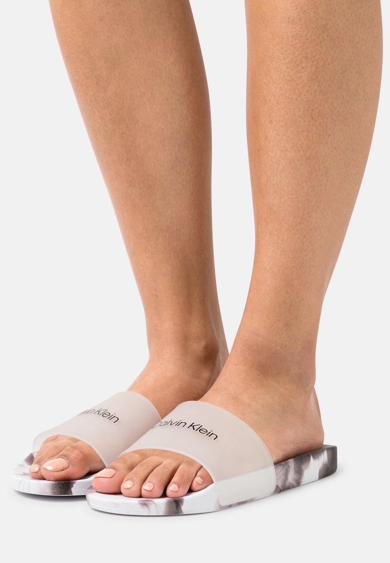 Calvin Klein POOL SLIDE Pool slides white/black/white Zalando.de