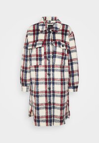 Ruudullinen takki, jossa väreinä kerma, punainen ja sininen. Valmistettu teksturoidusta kankaasta, jossa on kaulus, napitettava etuosa ja kaksi rintataskua. Sivureiät helmassa.