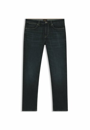 Jean slim bleu foncé avec poches avant et arrière, passants de ceinture et fermeture par bouton à la taille.