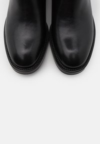 Laura Biagiotti Botas - black