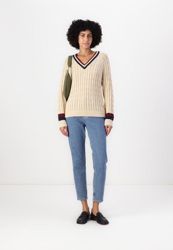 VARSITY CABLE V NECK - Jumper - country ivory2