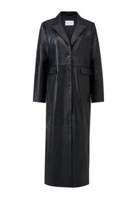 Svart läderrock med en lång silhuett, överdimensionerad slagkrage, fem knappar och två framfickor. Slät textur och skräddarsydd design.