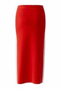 Jupe midi rouge en tissu léger, présentant une texture lisse et des bandes blanches verticales sur les côtés. Design simple et ajusté.