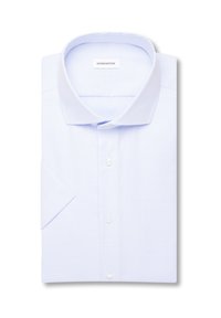 Chemise habillée bleu clair à manches courtes avec tissu texturé, col évasé et boutons blancs, soigneusement pliée sur fond blanc.