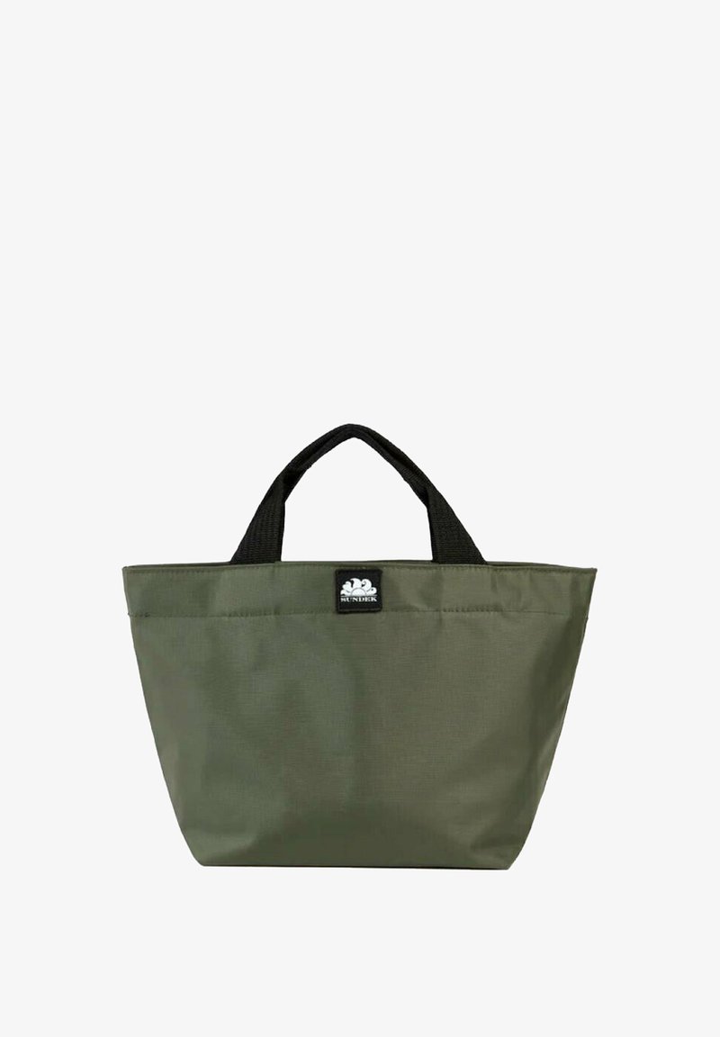 Borsa a tracolla di stoffa verde oliva con manici neri e un'etichetta di marca. Forma rettangolare con cuciture rinforzate e superficie liscia e resistente.