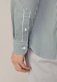 Hackett London BENGAL - Camicia elegante - green