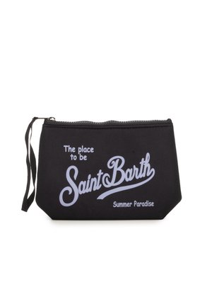 Pochette nera con zip e cinturino da polso, testo bianco sul davanti con la scritta "The place to be Saint Barth Summer Paradise".