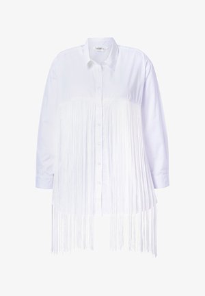 Witte button-up blouse met een franjes ontwerp aan de onderkant, lange mouwen en een klassieke kraag. Gemaakt van lichtgewicht stof.