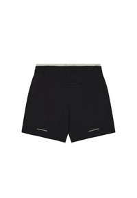 Schwarze Badeshorts mit elastischem Bund und Zugband, ausgestattet mit reflektierenden Akzenten am Saum und aus glattem, leichtem Material.