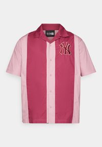 MLB NEW YORK YANKEES STRIPE REVERE SHIRT - Chemise - pink