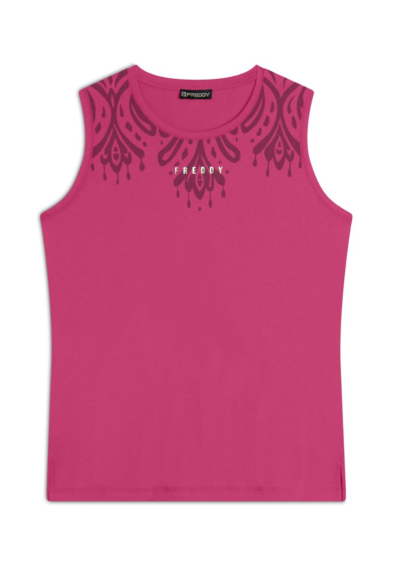 Top senza maniche rosa con motivo decorativo scuro sulle spalle e il nome del marchio "FREDDY" in bianco, realizzato in tessuto morbido.