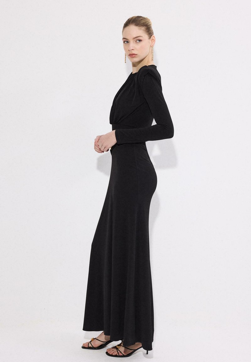 Touch Priv MAXI DRESS WITH GOLD ACCESSORIES - Occasion wear - black -  Zalando.ie
