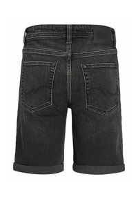 Černé denimové šortky s ohrnutými lemy, s dvěma zadními kapsami, logem na pase a jemně vybledlým texturem po celém povrchu.