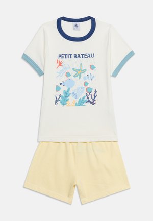 Børnenes pyjamassæt med hvid kortærmet top med havdyr og teksten "PETIT BATEAU", kombineret med lysegule, stribede shorts.
