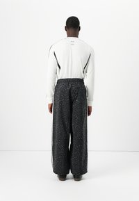 adidas Originals GRAPHIC UNISEX - Pantaloni sportivi - black