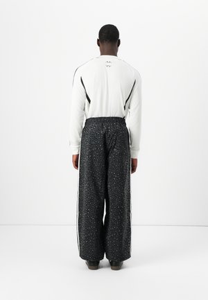 Rankning 3: adidas Originals - GRAPHIC UNISEX - Träningsbyxor