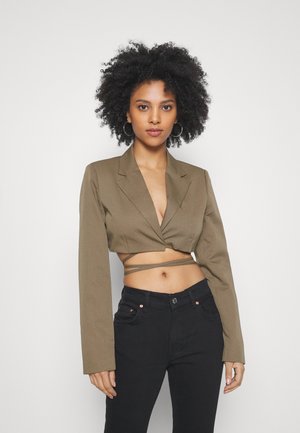 Noisy May Petite NMTHEA CROPPED STRING BLAZER - Σακάκι - crocodile