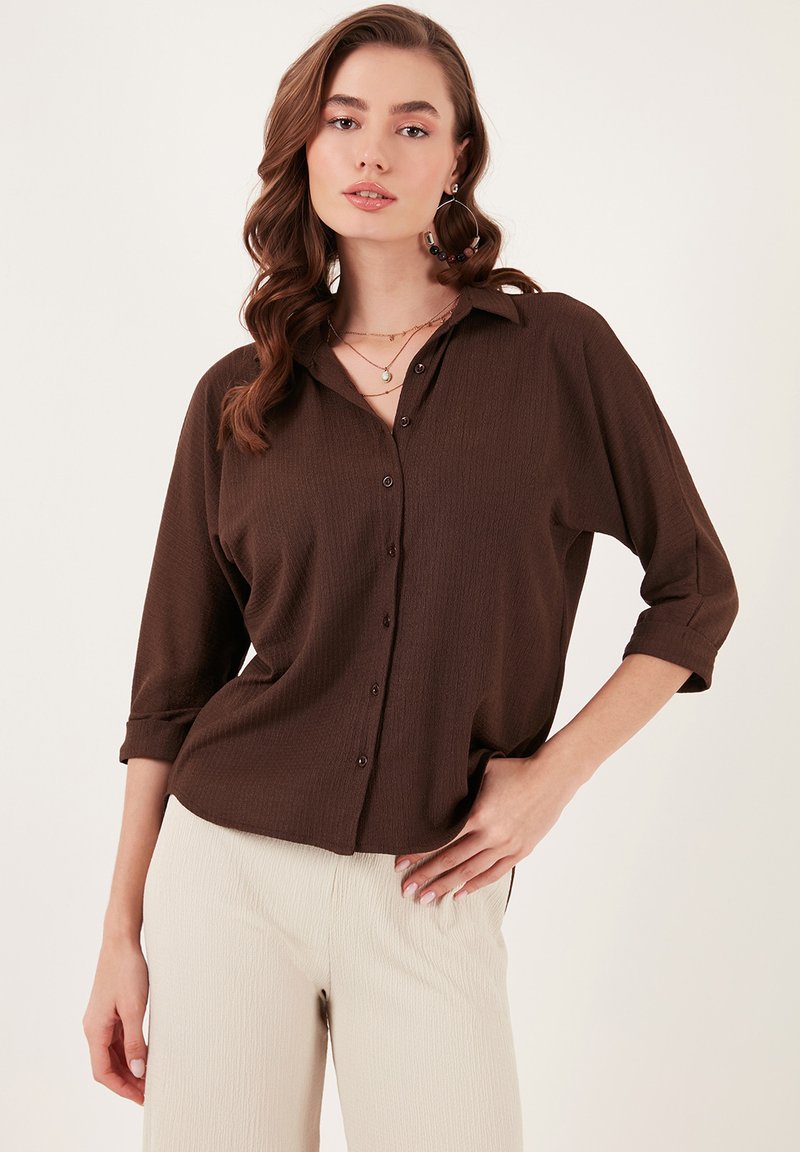 LELA REGULAR FIT brązowy