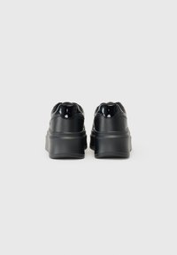 Even&Odd Wide Fit Baskets basses - black