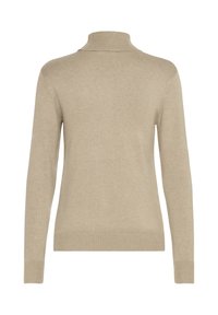 Maglione lavorato a maglia beige a maniche lunghe con collo alto a costine, polsini e orlo, visto da dietro su uno sfondo bianco.