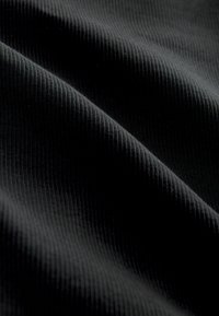 Unselected, black