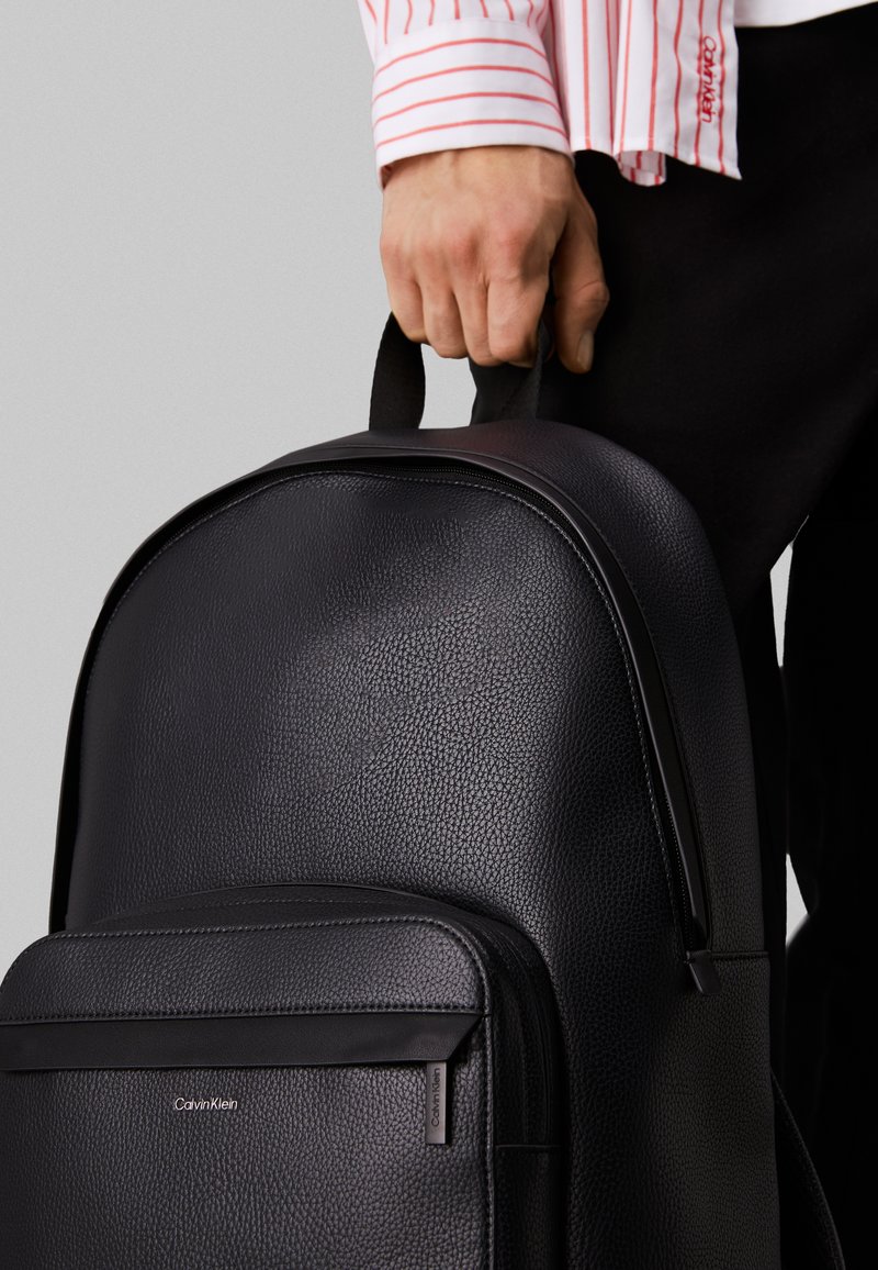 calvin klein black leather backpack Calvin Klein MUST ROUND - Rucksack - black