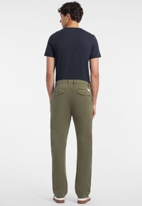 Guess Jeans REGULAR - Hlače - olivgrün