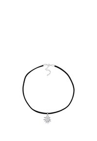 Svart sammetshalsband med en silverfärgad solhänge. Har ett spänne med justerbar kedja för storleksanpassning. Enkel och minimalistisk design.
