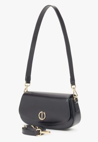 Černá kožená přes rameno s klopou, zlatými doplňky a odnímatelným popruhem. Hladký povrch a zaoblený tvar.