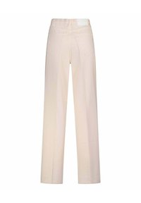 Vista trasera de unos vaqueros beige de talle alto y pierna recta, con dos bolsillos traseros y una etiqueta blanca de la marca en la cinturilla.