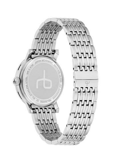 Strieborné náramkové hodinky z nehrdzavejúcej ocele s prepojeným náramkom a gravírovaným zadným krytom s textom a logom, zobrazené zo zadného uhla.