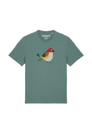 Grünes T-Shirt mit kurzen Ärmeln, das ein stilisiertes Vogel-Design in Rot, Gelb, Grün und Beige zeigt, aus weichem Stoff gefertigt.