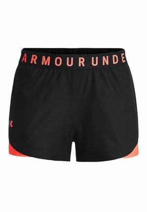 Pantalones cortos deportivos negros con logo rojo de Under Armour en la pierna izquierda y marca roja en la cinturilla elástica, con detalles de tela roja en los lados.